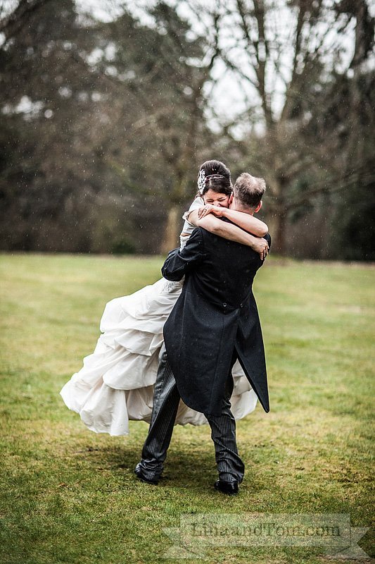 Fun in your wedding dress - Lina and Tom